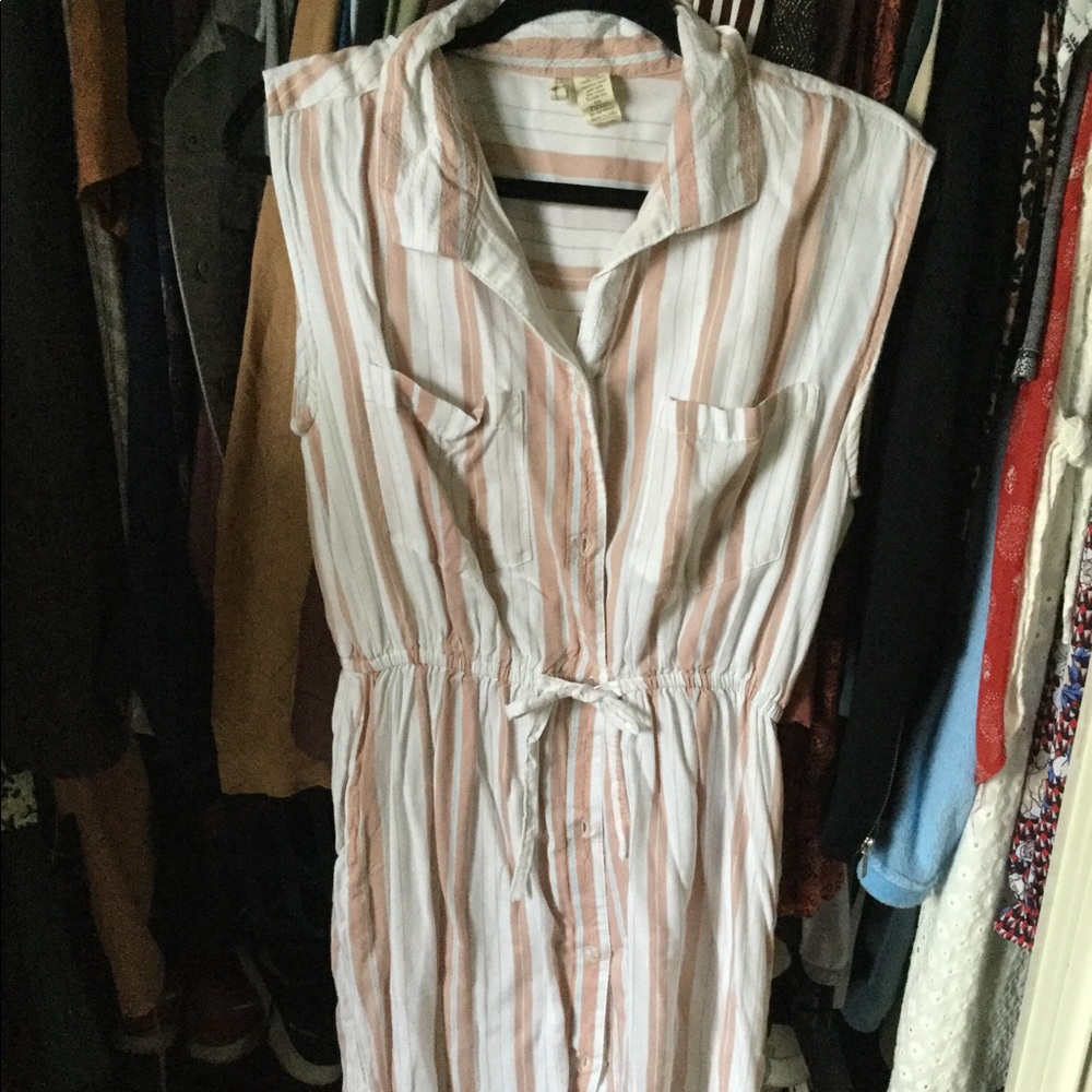 Sleeveless fresh summer dress.